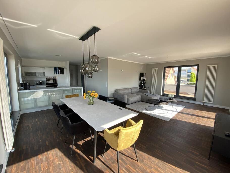 Exklusive Penthouse-Wohnung im Herzen Rostocks Exterior foto